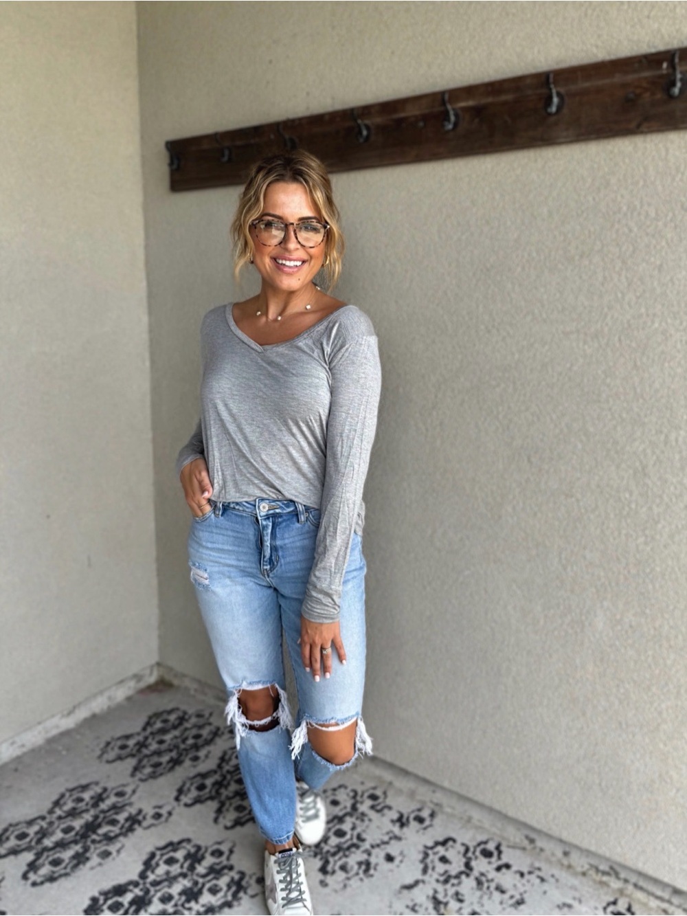 Women's Long Sleeve V-Neck Top in Light Gray